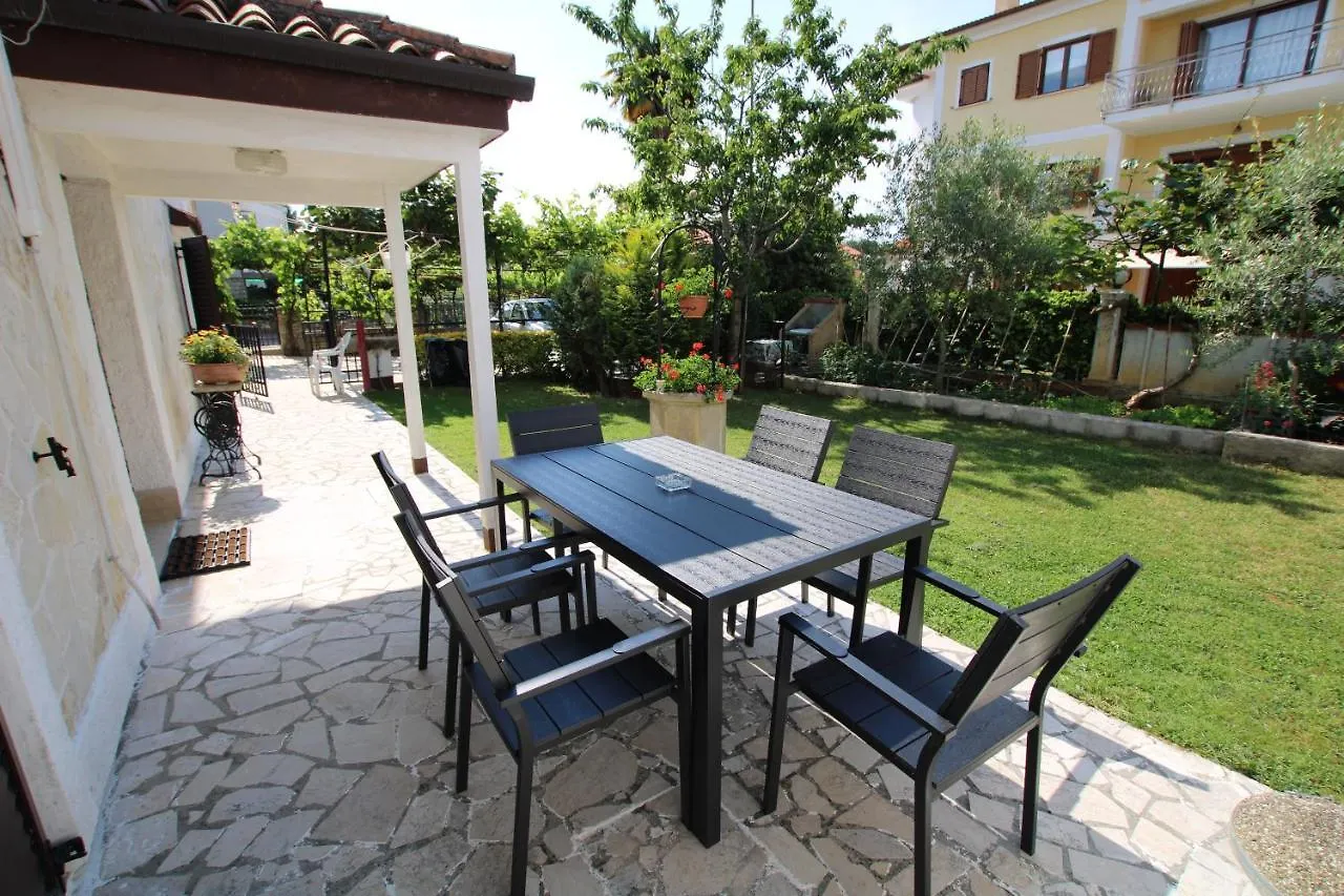 Apartment Sunny Garden Porec